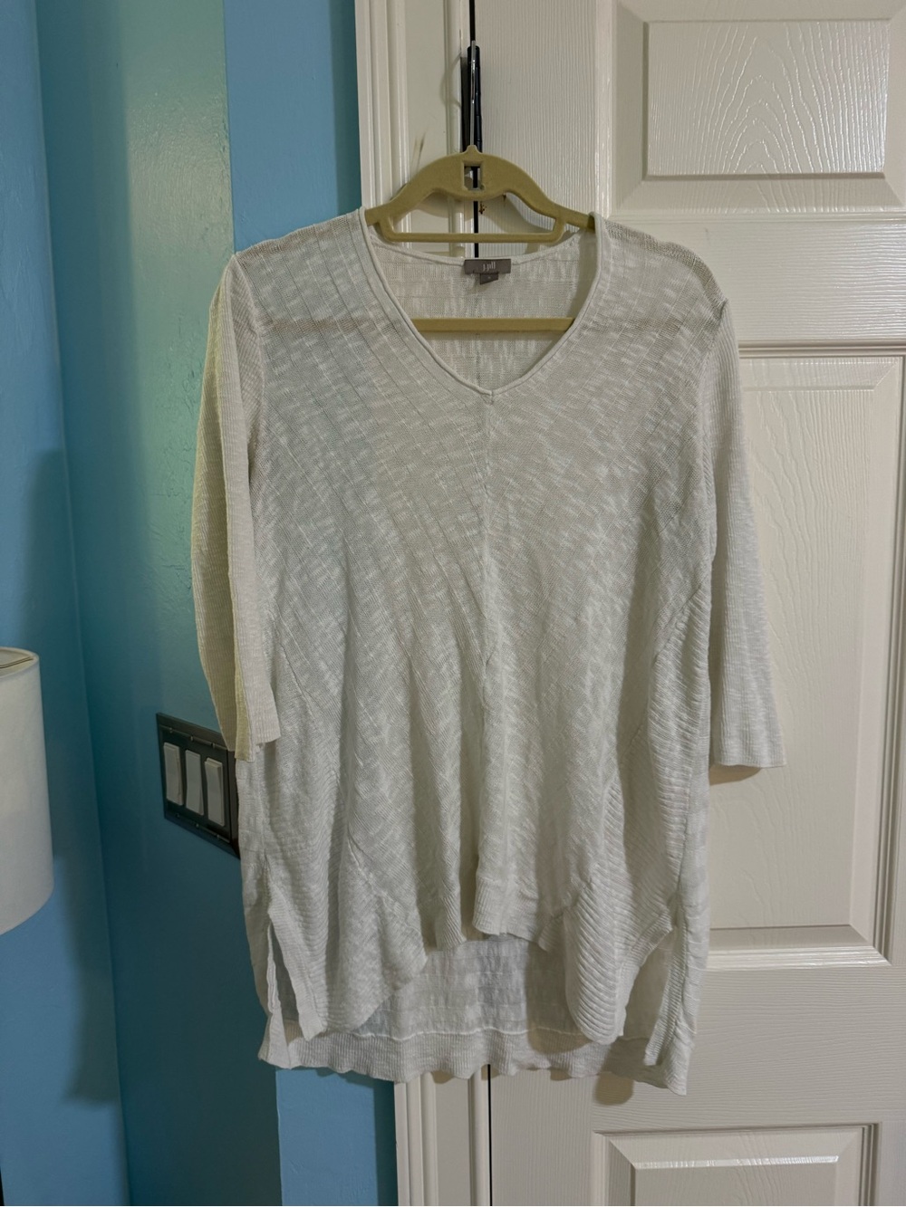 Lightweight linen/cotton Cream V-Neck Knit Top
